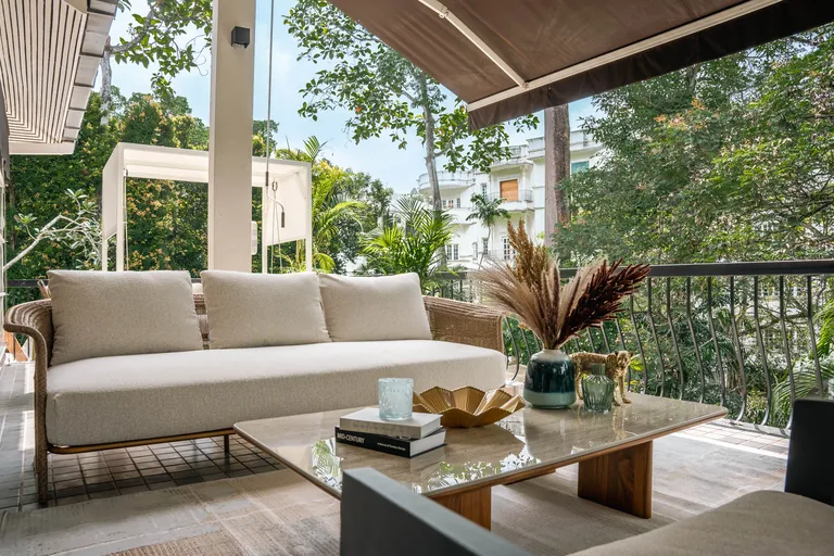 Bukit Tunku Residence, Kuala Lumpur: covered terrace with an outdoor sofa overlooking the trees