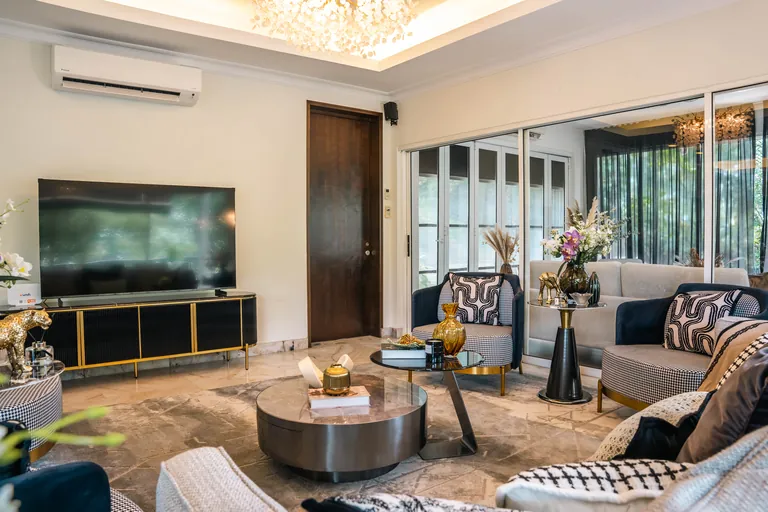 Bukit Tunku Residence, Kuala Lumpur: formal living room under a crystal chandelier