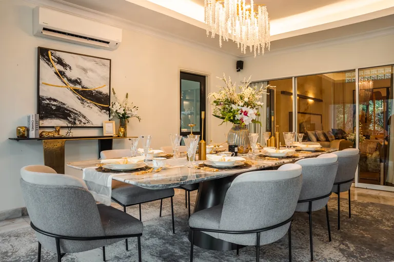 Bukit Tunku Residence, Kuala Lumpur: dining room set under a crystal chandelier