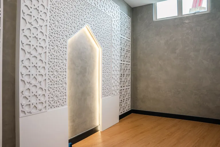 Persada PLUS Office, Petaling Jaya: surau with a white Islamic lattice screen