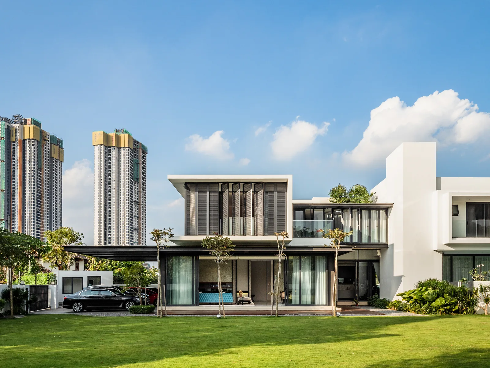 Modern contemporary house design: the exterior of the Kelana Jaya bungalow by Blaine Robert Design